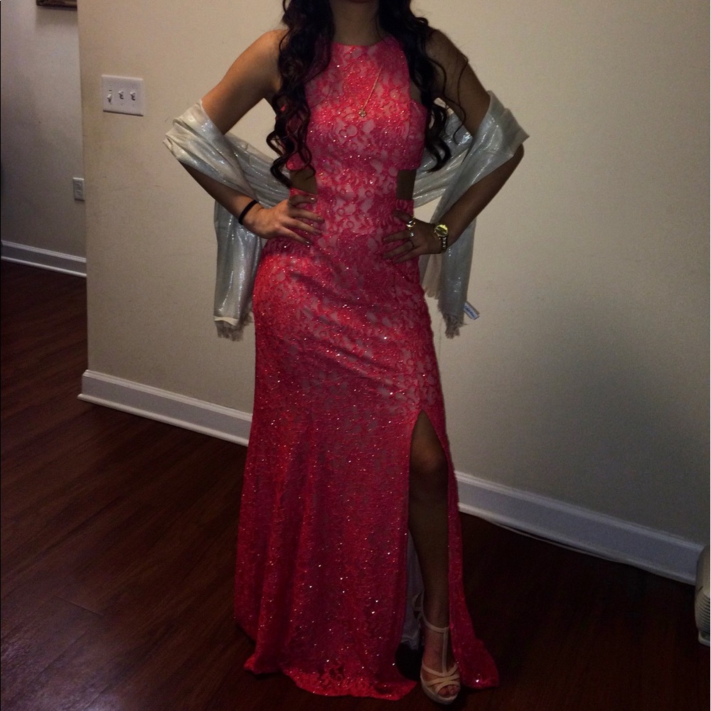 Selling pink sparkly prom dress w/ slit 💖